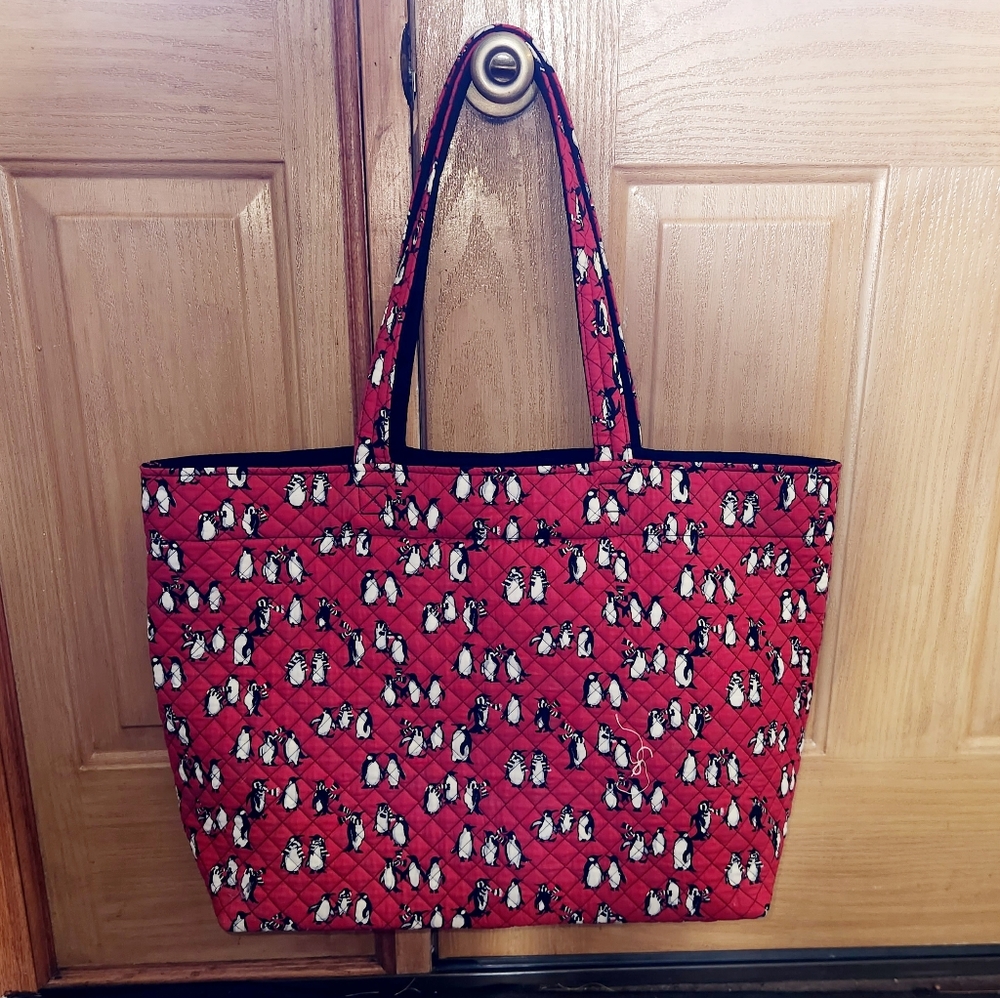 Vera Bradley Penguins Red Iconic Grand 24in Tote Bag Winter 2017 REVERSIBLE RARE - Picture 3 of 9
